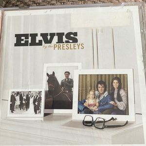 Like new CD set, no scratches gently used.